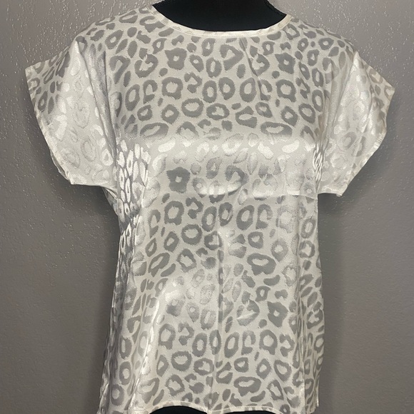 White satin cheetah shirt - Picture 1 of 1